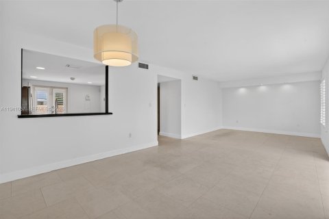 Купить таунхаус в Майами, Флорида 2 спальни, 135.27м2, № 1998527 - фото 11