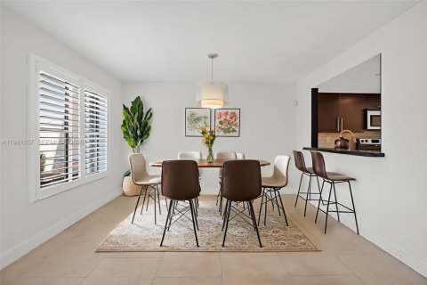 Купить таунхаус в Майами, Флорида 2 спальни, 135.27м2, № 1998527 - фото 13