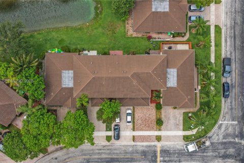 Villa ou maison à vendre à Sunrise, Floride: 4 chambres, 145.67 m2 № 2084940 - photo 3