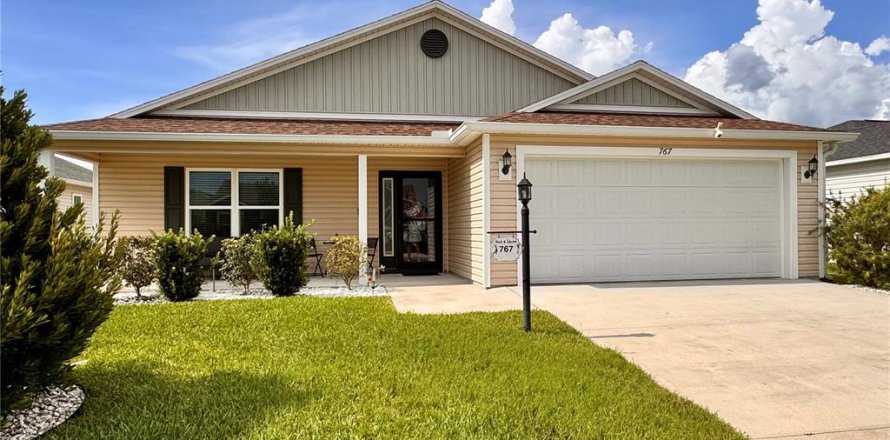 House in The Villages, Florida 3 bedrooms, 149.67 sq.m. № 1828447