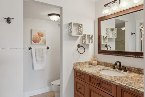 Condo in Hillsboro Beach, Florida, 2 bedrooms  № 1731338 - photo 23
