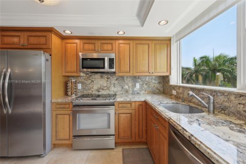 Condo in Hillsboro Beach, Florida, 2 bedrooms  № 1731338 - photo 12