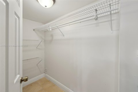 Condo in Hillsboro Beach, Florida, 2 bedrooms  № 1731338 - photo 17