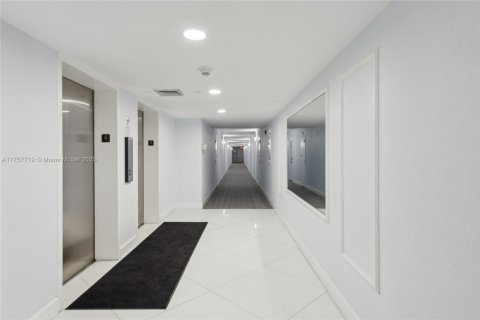 Condo in Hillsboro Beach, Florida, 2 bedrooms  № 1731338 - photo 2