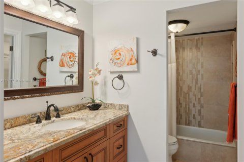 Condo in Hillsboro Beach, Florida, 2 bedrooms  № 1731338 - photo 18
