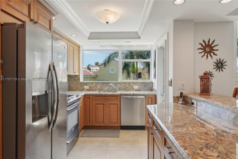 Condo in Hillsboro Beach, Florida, 2 bedrooms  № 1731338 - photo 10