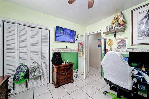 House in Opa-locka, Florida 4 bedrooms, 158.96 sq.m. № 1976787 - photo 27
