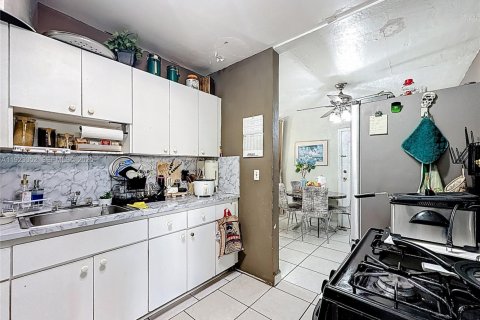 House in Opa-locka, Florida 4 bedrooms, 158.96 sq.m. № 1976787 - photo 21