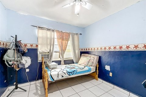 House in Opa-locka, Florida 4 bedrooms, 158.96 sq.m. № 1976787 - photo 23