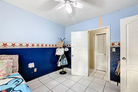 House in Opa-locka, Florida 4 bedrooms, 158.96 sq.m. № 1976787 - photo 24