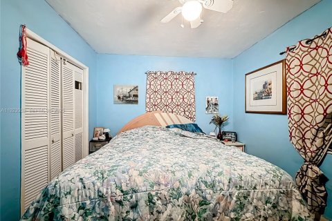 House in Opa-locka, Florida 4 bedrooms, 158.96 sq.m. № 1976787 - photo 29