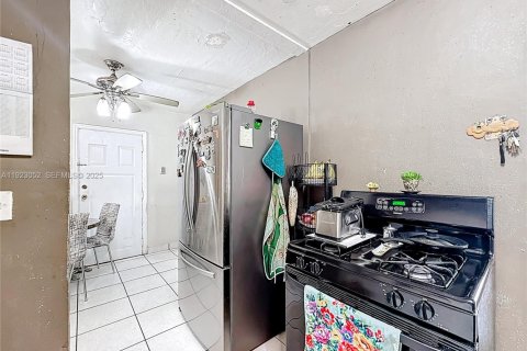 House in Opa-locka, Florida 4 bedrooms, 158.96 sq.m. № 1976787 - photo 20