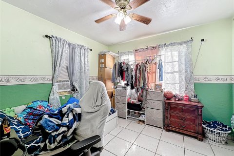 House in Opa-locka, Florida 4 bedrooms, 158.96 sq.m. № 1976787 - photo 25
