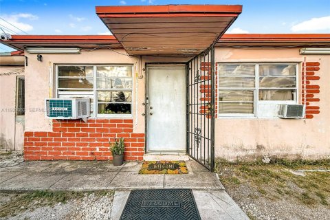 House in Opa-locka, Florida 4 bedrooms, 158.96 sq.m. № 1976787 - photo 11