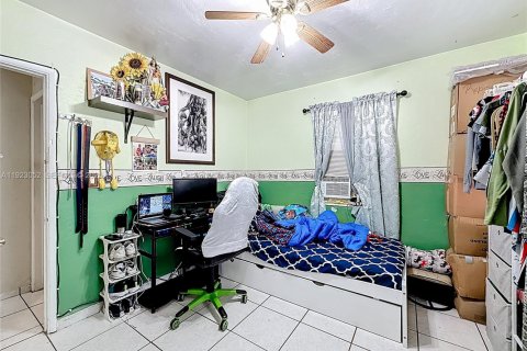 House in Opa-locka, Florida 4 bedrooms, 158.96 sq.m. № 1976787 - photo 26
