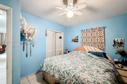 House in Opa-locka, Florida 4 bedrooms, 158.96 sq.m. № 1976787 - photo 30