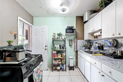 House in Opa-locka, Florida 4 bedrooms, 158.96 sq.m. № 1976787 - photo 19