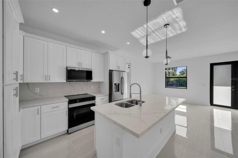 Villa ou maison à louer à Port Charlotte, Floride: 3 chambres, 153.85 m2 № 2157075 - photo 9