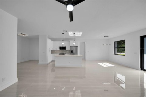 Villa ou maison à louer à Port Charlotte, Floride: 3 chambres, 153.85 m2 № 2157075 - photo 4