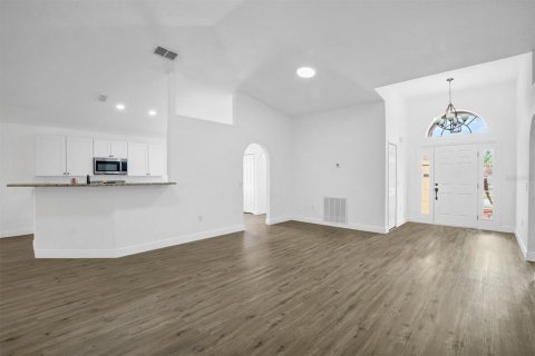 House in Haines City, Florida 3 bedrooms, 153.66 sq.m. № 2223598 - photo 8