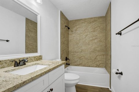 House in Haines City, Florida 3 bedrooms, 153.66 sq.m. № 2223598 - photo 28