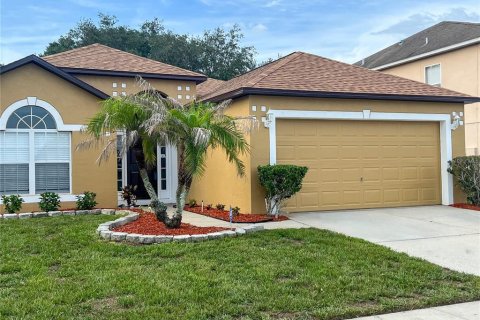 House in Haines City, Florida 3 bedrooms, 153.66 sq.m. № 2223598 - photo 2
