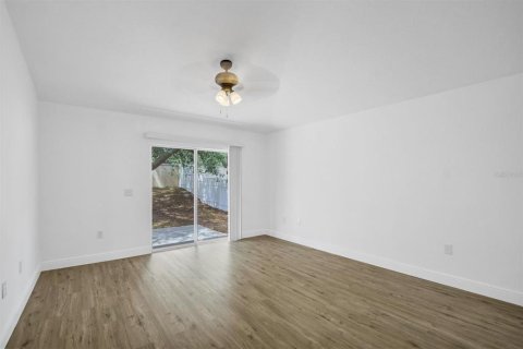 House in Haines City, Florida 3 bedrooms, 153.66 sq.m. № 2223598 - photo 10