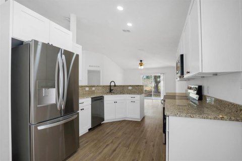 House in Haines City, Florida 3 bedrooms, 153.66 sq.m. № 2223598 - photo 13