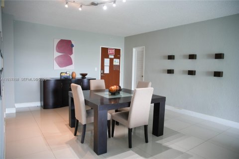 Copropriété à vendre à Hollywood, Floride: 1 chambre, 106.47 m2 № 2153889 - photo 4