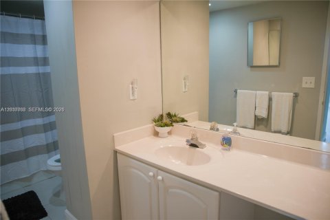 Copropriété à vendre à Hollywood, Floride: 1 chambre, 106.47 m2 № 2153889 - photo 17