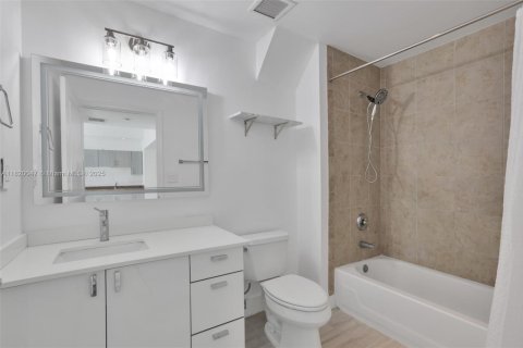 Condo in Miami, Florida, 1 bedroom  № 1785861 - photo 9