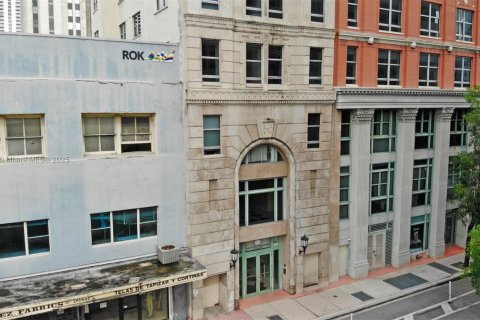 Condo in Miami, Florida, 1 bedroom  № 1785861 - photo 15