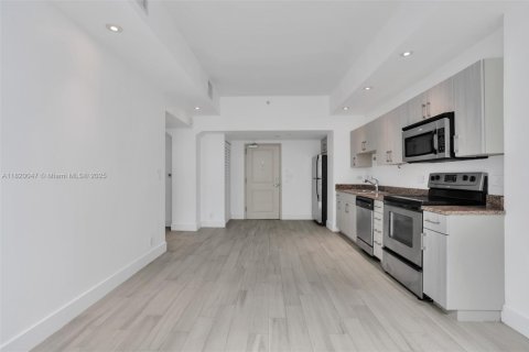 Condo in Miami, Florida, 1 bedroom  № 1785861 - photo 6