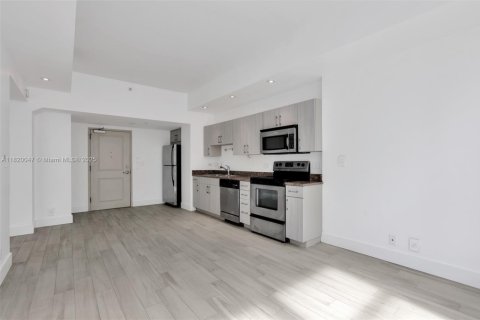 Condo in Miami, Florida, 1 bedroom  № 1785861 - photo 3