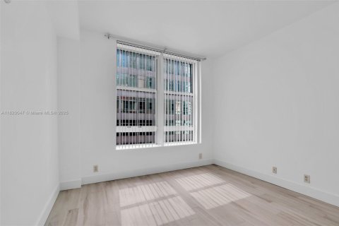Condo in Miami, Florida, 1 bedroom  № 1785861 - photo 4