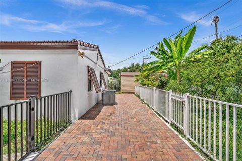 Casa en venta en North Miami Beach, Florida, 4 dormitorios, 126.16 m2 № 1874846 - foto 7