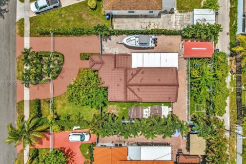 Casa en venta en North Miami Beach, Florida, 4 dormitorios, 126.16 m2 № 1874846 - foto 19