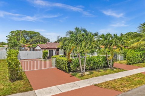 Casa en venta en North Miami Beach, Florida, 4 dormitorios, 126.16 m2 № 1874846 - foto 16