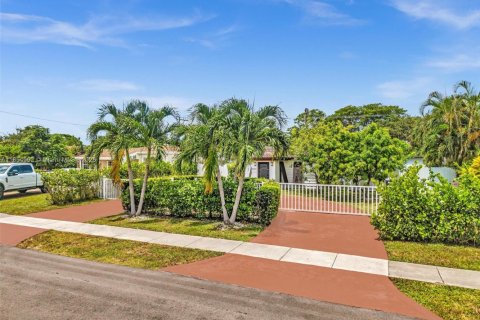 Casa en venta en North Miami Beach, Florida, 4 dormitorios, 126.16 m2 № 1874846 - foto 15