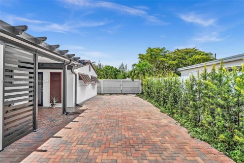 Casa en venta en North Miami Beach, Florida, 4 dormitorios, 126.16 m2 № 1874846 - foto 4