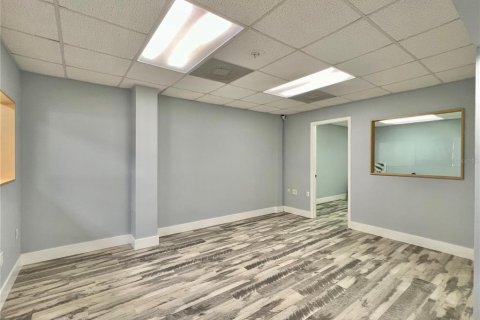 Propiedad comercial en venta en Orlando, Florida, 161.74 m2 № 2211289 - foto 8