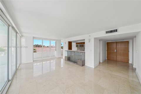 Copropriété à louer à Miami Beach, Floride: 2 chambres, 118.82 m2 № 2168229 - photo 9