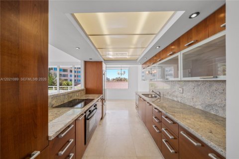Copropriété à louer à Miami Beach, Floride: 2 chambres, 118.82 m2 № 2168229 - photo 12