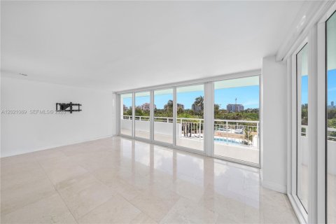 Copropriété à louer à Miami Beach, Floride: 2 chambres, 118.82 m2 № 2168229 - photo 7