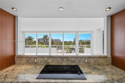 Copropriété à louer à Miami Beach, Floride: 2 chambres, 118.82 m2 № 2168229 - photo 13