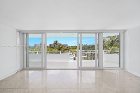 Copropriété à louer à Miami Beach, Floride: 2 chambres, 118.82 m2 № 2168229 - photo 3