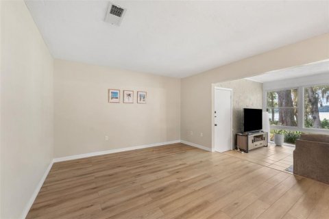 Condo in Gainesville, Florida, 2 bedrooms  № 2215734 - photo 20