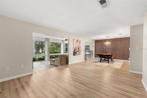 Condo in Gainesville, Florida, 2 bedrooms  № 2215734 - photo 8