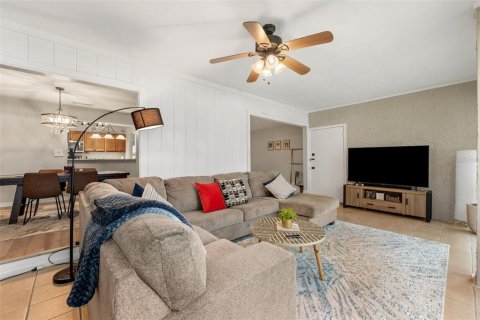 Condo in Gainesville, Florida, 2 bedrooms  № 2215734 - photo 5