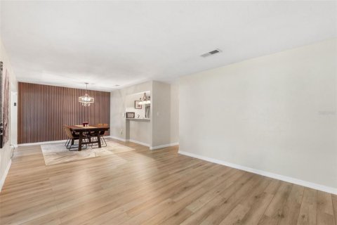 Condo in Gainesville, Florida, 2 bedrooms  № 2215734 - photo 11